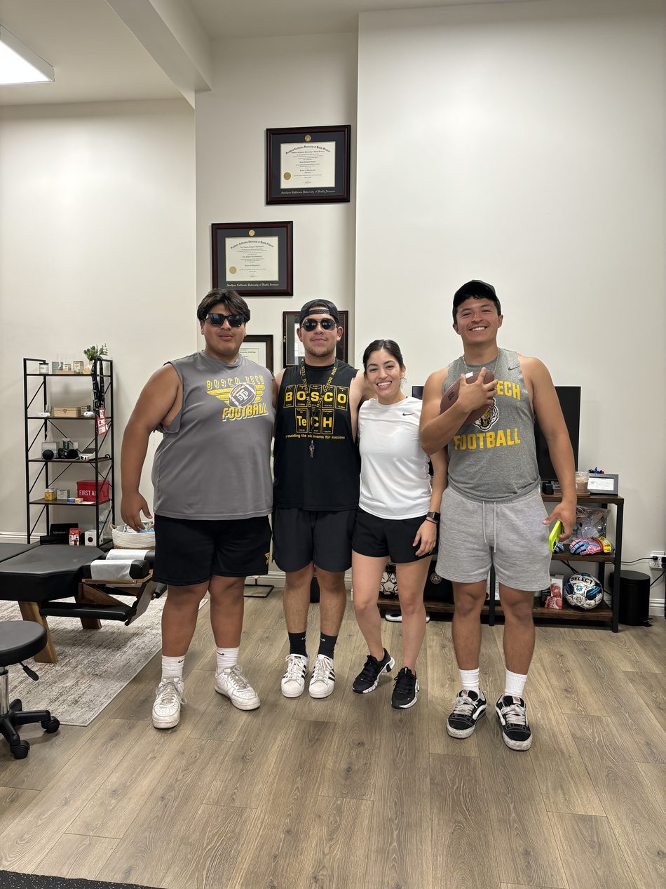 Dr. Jimenez with student-athletes at the Movida clinic